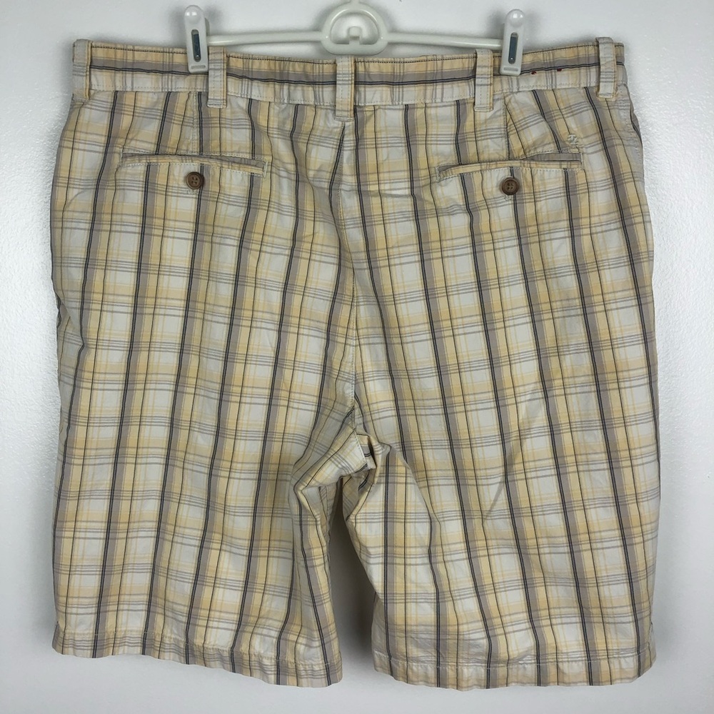 IZOD BERMUDA SHORTS - Picture 2 of 6